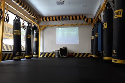 Realiza tu entrenamiento de Muay Thai en el gimnasio Brooklyn Fitboxing Santa Cruz de Tenerife