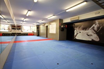 Realiza tu entrenamiento de Muay Thai en el gimnasio GOLDEN KYU - Artes marciales - Kick Boxing - Fit Boxing en Barcelona -Sarrià - Sant Gervasi-