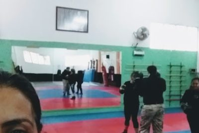 Realiza tu entrenamiento de Muay Thai en el gimnasio Escuela de Artes Marciales A.H.E.A.C.