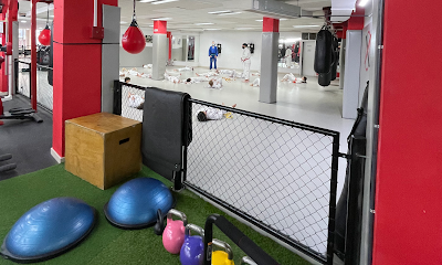 Realiza tu entrenamiento de Muay Thai en el gimnasio XFit Sant Gervasi - Gimnasio en Barcelona