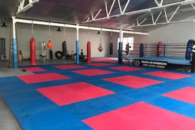 Realiza tu entrenamiento de Muay Thai en el gimnasio Escuela De Kickboxing Jose Angel Gomez