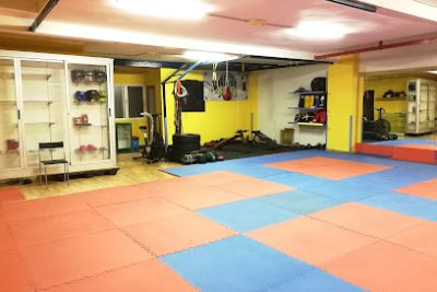 Realiza tu entrenamiento de Muay Thai en el gimnasio Escuela de Boxeo Nauzet