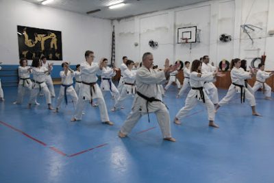 Realiza tu entrenamiento de Muay Thai en el gimnasio Gimnasio Aragón Karate