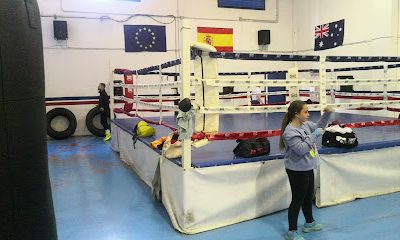 Entrena Muay Thai en el gimnasio Club de Boxeo Rivas