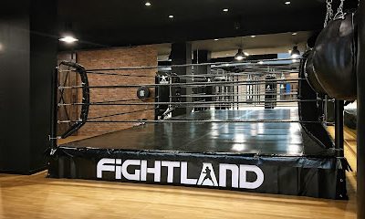 Realiza tu entrenamiento de Muay Thai en el gimnasio Fightland Coruña