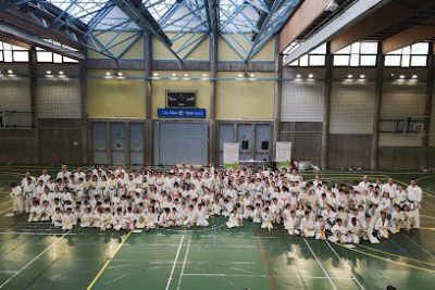 Entrena Muay Thai en el gimnasio Escuela de Karate Fitness Gasteiz